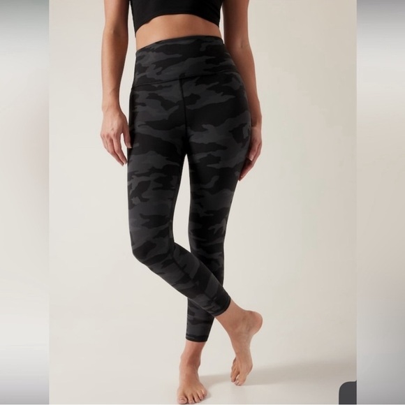 NWT Athleta Camo Elation Ultra High Rise 7/8 Leggings Size 1X - Picture 2 of 8